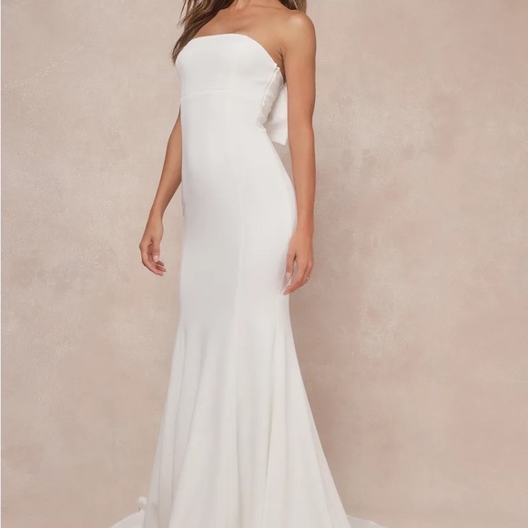 Lulu's Perfectly Romantic White Strapless Sheath Wedding Gown - Picture 4 of 4